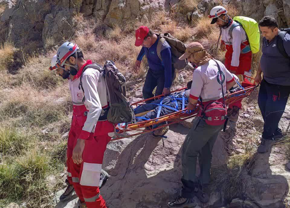 نجات جان فرد ۶۲ ساله در ارتفاعات شیرکوه